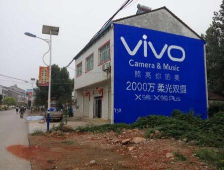 西双版纳刷墙广告和喷绘墙体广告哪个效果好？