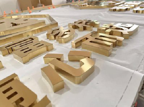 西双版纳拉丝不锈钢字的特点。