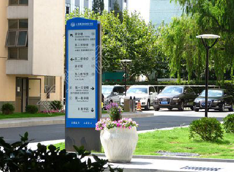 西双版纳传统的学校标识系统有什么问题？